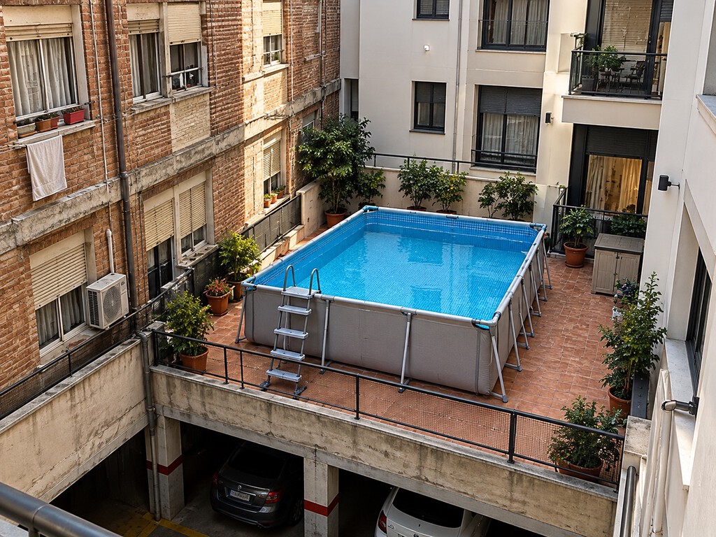 Se sigue buscando al vecino de Salamanca que puso una piscina de 2 toneladas sobre el garaje, en el patio de la comunidad