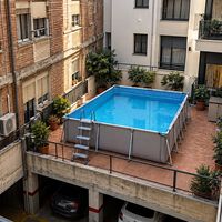 Se sigue buscando al vecino de Salamanca que puso una piscina de 2 toneladas sobre el garaje, en el patio de la comunidad