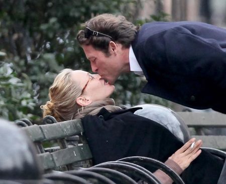Uma Thurman y Arpad Busson, besos en el parque