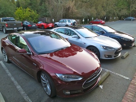 Tesla Model S aparcados