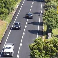 La DGT echa el freno a los adelantamientos a ciclistas: será obligatorio reducir la velocidad en 20 km/h (mínimo)