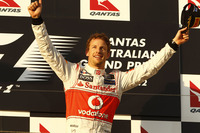 Jenson Button se pasea en el Gran Premio de Australia. Alonso queda quinto