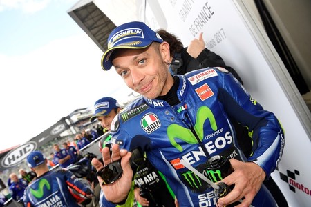 Los médicos declaran apto a Valentino Rossi para subirse a la moto en Mugello