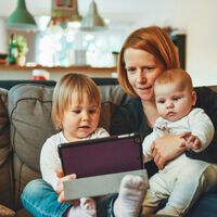 "No me gusta que me vigilen". El 68% de los padres desea controlar a sus hijos en Internet hasta que cumplan 18 años