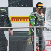 Doblete para Tom Sykes en Donington Park. El británico ya suma ocho triunfos consecutivos