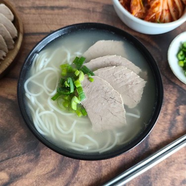 Seolleongtang, sopa coreana de huesos de ternera