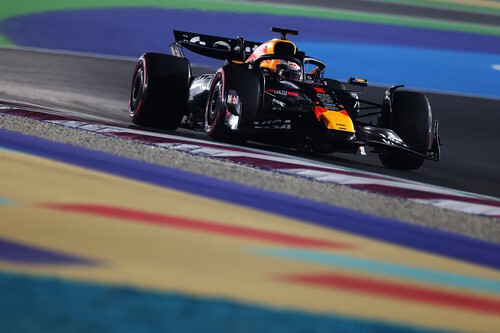 Max Verstappen aprovecha el harakiri de McLaren para llegar vivo a Abu Dabi y Carlos Sainz pesca un podio imposible 