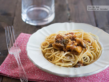 Espaguetis al huevo con pollo y portobello. Receta