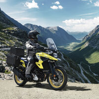 Suzuki V-Strom 1050 XT Explorer: la trail más viajera de Hamamatsu llega con maletas y top case, por 15.995 euros