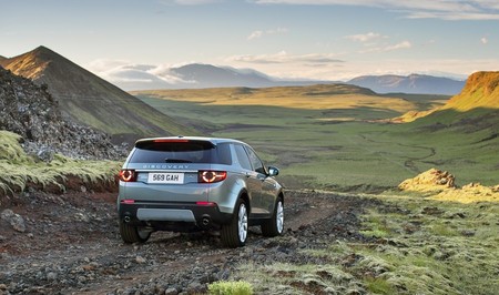 landrover-discovery-sport-2015-1000-09-1.jpg
