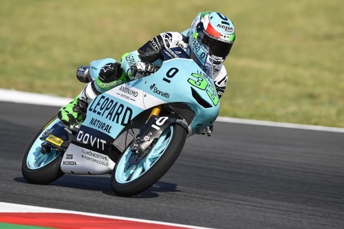 Primera victoria para Bastianini desde 2016 y Bezzecchi triunfa ante la debacle de los favoritos de Moto3