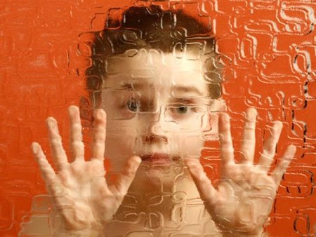 Exceso de neuronas en los cerebros de los niños autistas