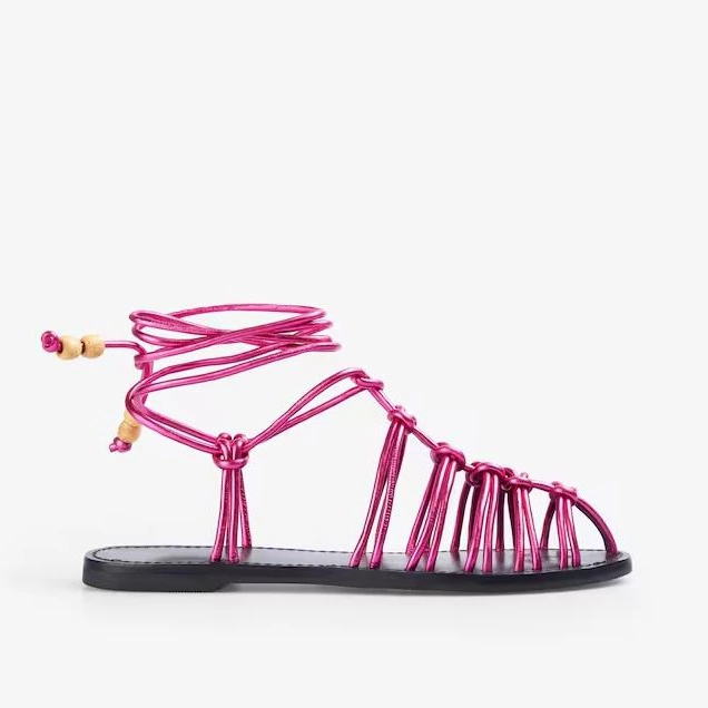 Sandalias de mujer de piel con cierre de lazada

