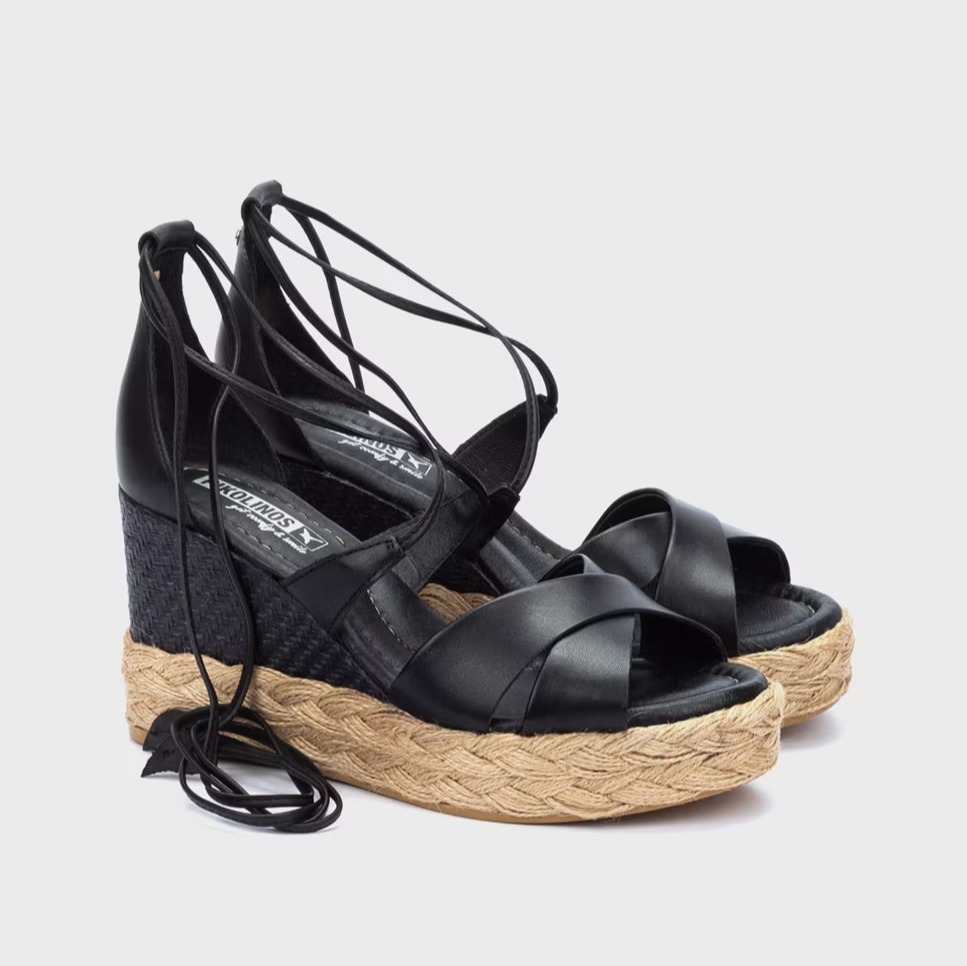 Sandalias de piel con tiras anudadas al tobillo de Pikolinos
