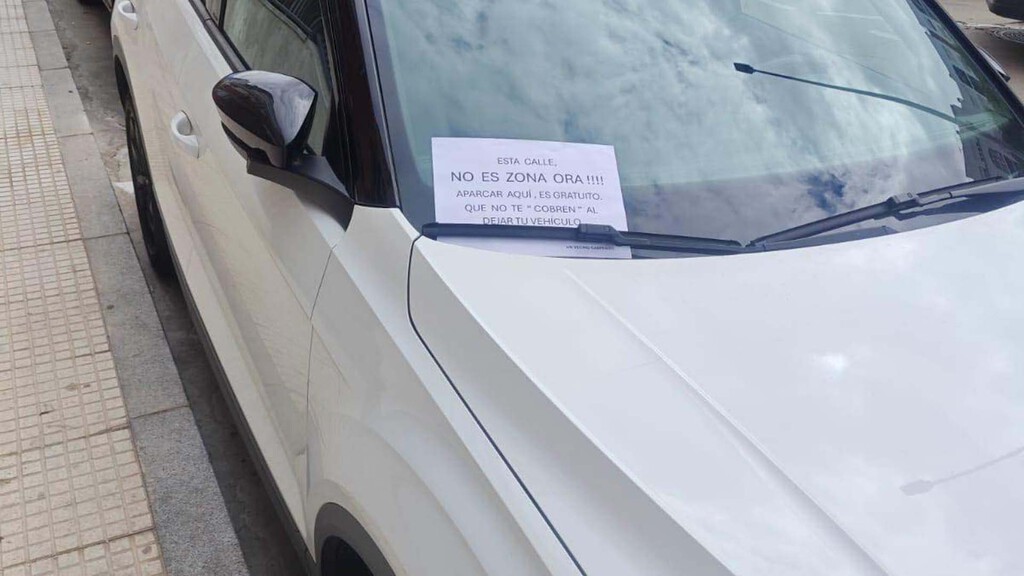 Los vecinos de un barrio de Huelva se han hartado de los gorrillas: están empapelando las calles con carteles que animan a no pagarles ni un euro 