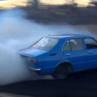 Esto es lo que pasa cuando el humo de tus neumáticos no te deja ver