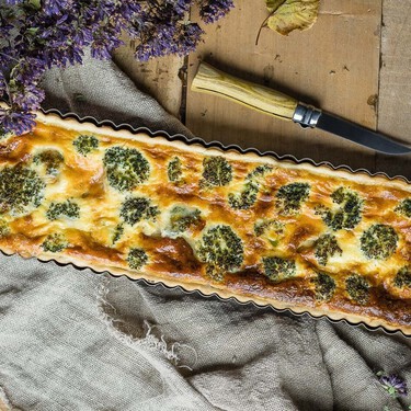 Receta fácil de quiche de brócoli y queso tetilla, ideal para una cena