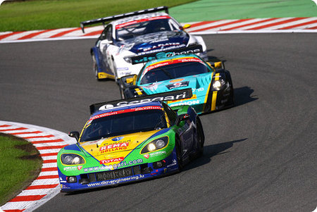 fiagt_corvette-sangari-team-brasil-liderando-en-spa.jpg