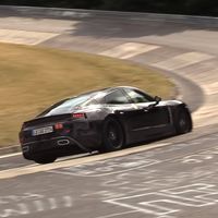 El Porsche Taycan quema ruedas en Nürburgring... aún con las salidas de escape falsas