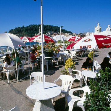 Los bares y restaurantes en España tienen prohibido cobrarte el cubierto o un suplemento de terraza en el ticket 