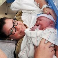 Tras 19 abortos, una madre da a luz a un bebé gigante de 6,4 kilos nacido con 38 semanas 
