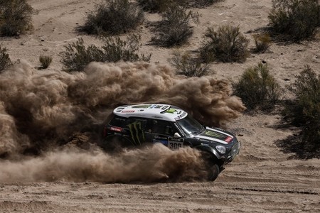 Dakar 2014: Stéphane Peterhansel sigue "robándole" tiempo a Nani Roma