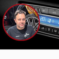 Juanjo Jiménez, mecánico: "El aire acondicionado no necesita recarga periódica. Si tu coche enfría mal, es una fuga, y recargar sin repararla es tirar el dinero" 