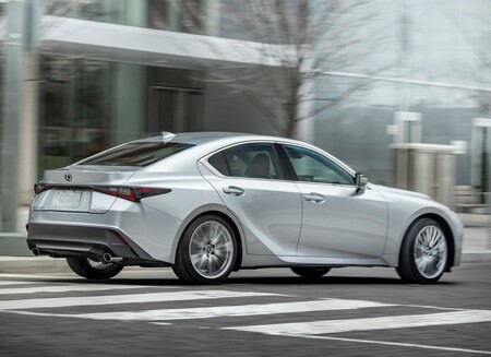 Lexus Is 2021 1600 32