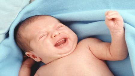 Cuidar a un bebé que llora mucho sin perder los nervios