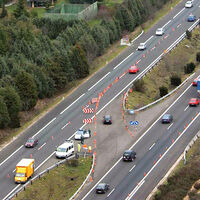 Así son las 'puertas antiatasco' que usa la DGT: una herramienta para reducir congestiones y mejorar la asistencia en carretera