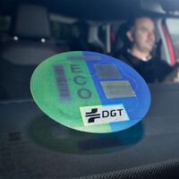 Gijón es la primera ciudad en tumbar las etiquetas de la DGT, y se niega a implantar la ZBE