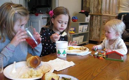 ¿Qué podemos hacer para que los niños aprendan a comer saludablemente?