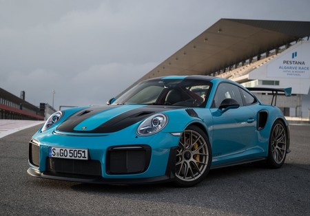 Porsche 911 Gt2 Rs 2018 1600 02