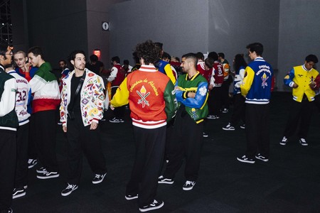 La chaqueta que une al mundo: La Varsity collection de Opening Ceremony inspirada en los migrantes
