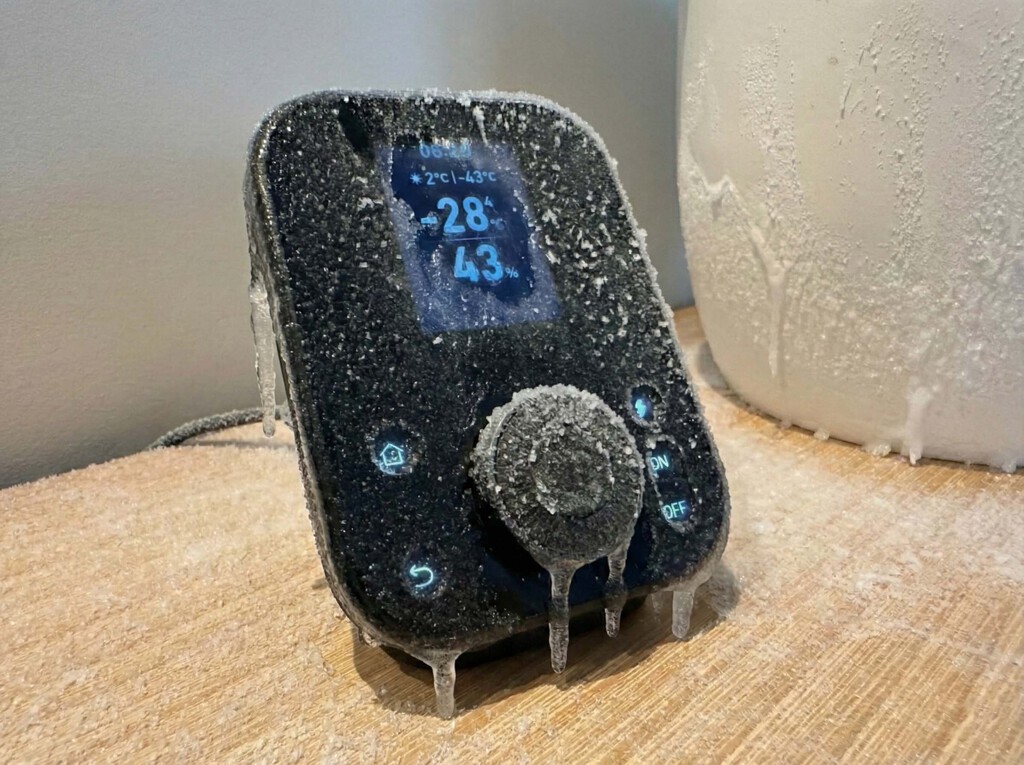 Si para nosotros rozar los 0 grados es frío, esta pareja sobrevive sin agua y luz a 40 bajo cero en su casa