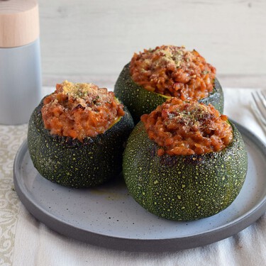 Calabacines redondos rellenos de lentejas: receta saludable vegetariana para no comer legumbres siempre de la misma manera