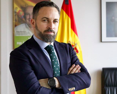Un Santiago Abascal muy influencer nos muestra su entrenamiento y sus cachas en Instagram. ¡Arriba pesas!