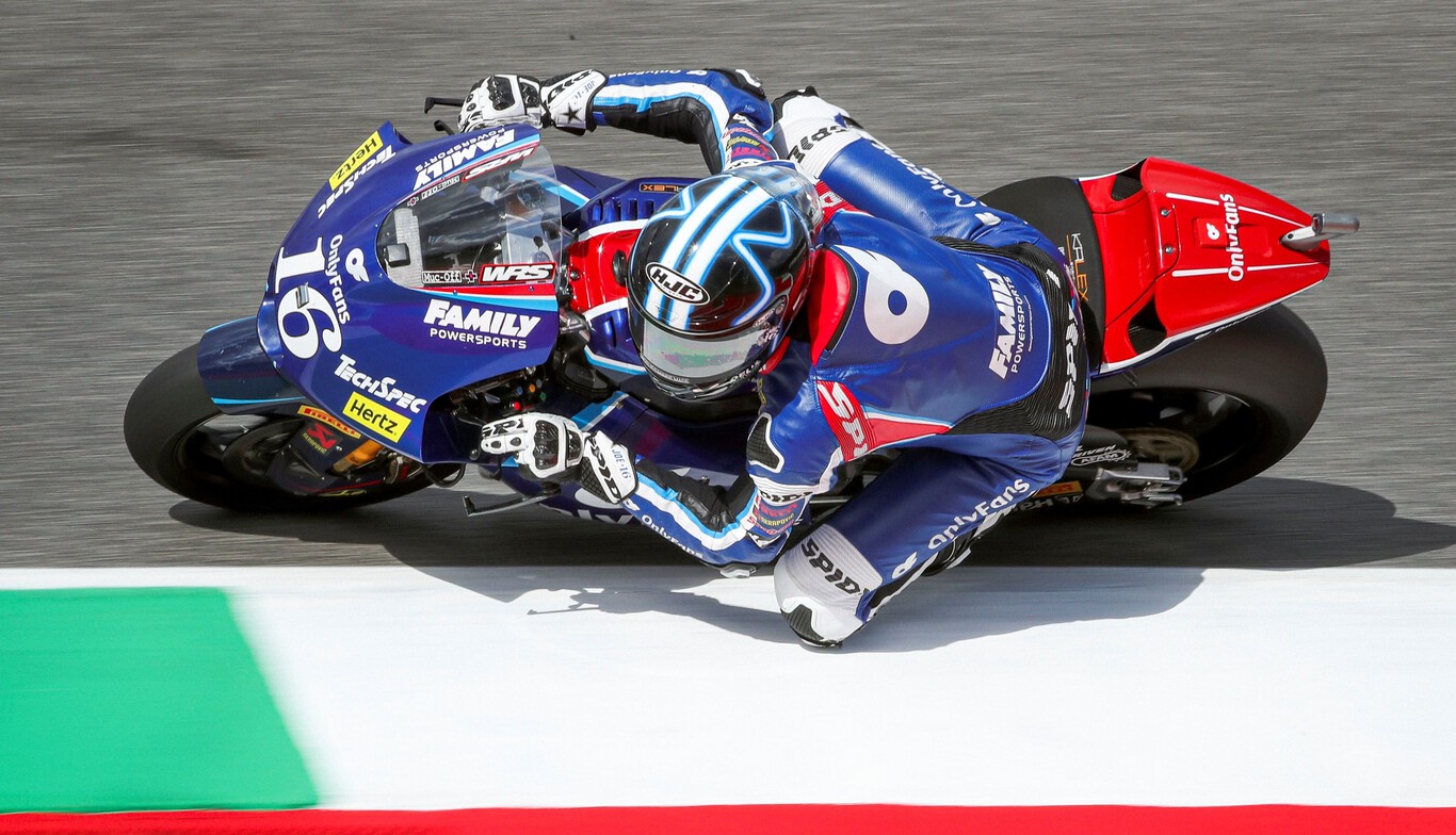 Joe Roberts llama a la puerta de MotoGP ganando su primera carrera del año en Mugello. Manu González, otra vez al palo 