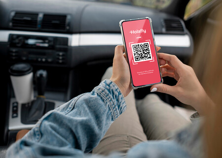 Holding Phone Espanol