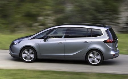 Opel-Zafira-Tourer-32