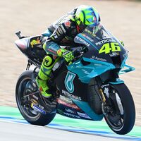 El vía crucis de Valentino Rossi: un año sin subirse al podio y tres caídas que solo conducen a la retirada