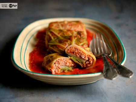 Sarmale o rollitos de carne con hojas de repollo, la receta rumana de celebración por antonomasia
