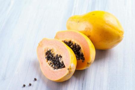 La papaya, una fruta llena de falsos mitos