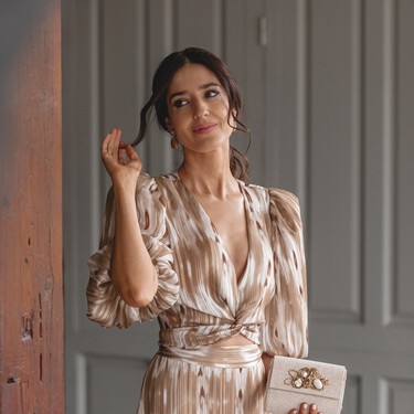 Cinco vestidos rebajados de Cortefiel y Roberto Verino favoritos de las madres de comunión y bautizo pura tendencia esta primavera-verano 2026 