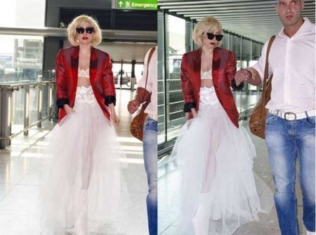 Lady Gaga de blanco en el aeropuerto de Londres ¡Vaya pintas! (y no escarmienta)