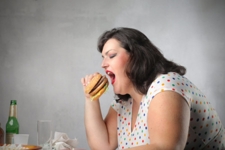 El estrés que genera tener sobrepeso conduce a comer más y aumentar de peso