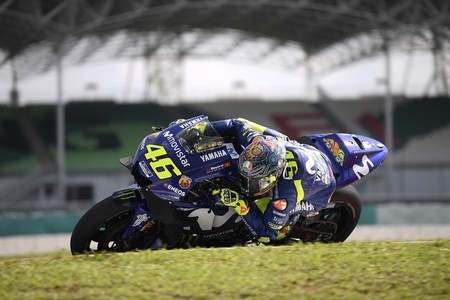 Grandes remedios para grandes males: Yamaha podrá desarrollar por sepadaro las M1 de Viñales y Rossi