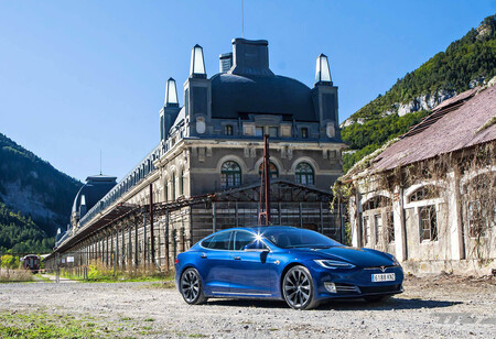 Tesla Model S en Canfranc