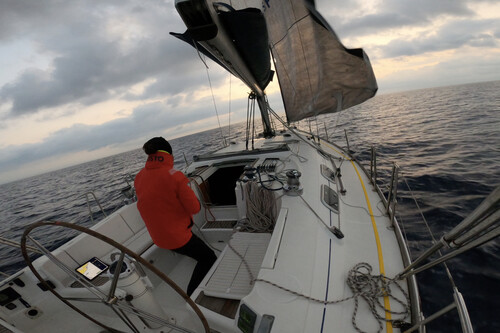 De programar sus propias apps para navegar a hacer una travesía conectada por el Mediterráneo: así es la aventura de Alejandro Marinus