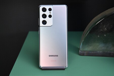Ya está aquí: comparamos los nuevos Galaxy S21 de Samsung con los iPhone 12 de Apple